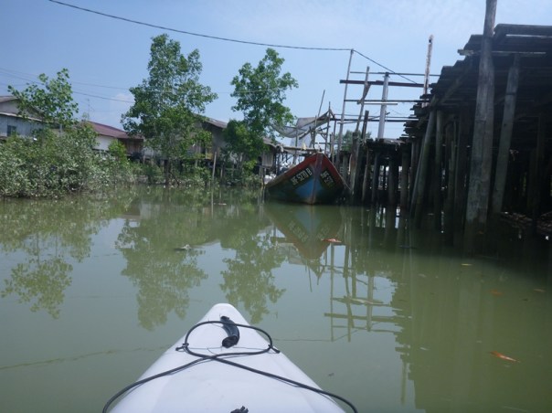 Paddling out the sungei (river) past the houses on stilts