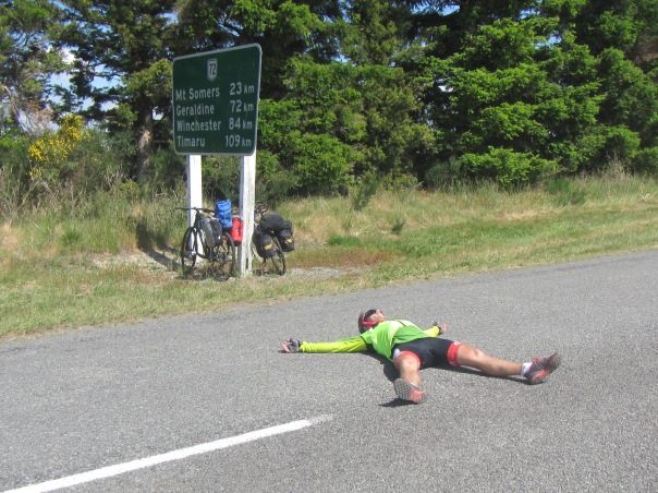 It was so hot on the ride south I tok a rest wherever I could!