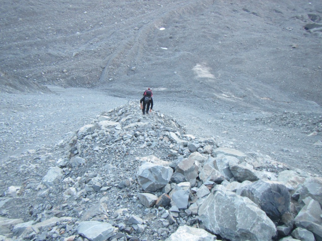 Alan Silva working his way up the steep loose scree slopes towards Cinerama Col.